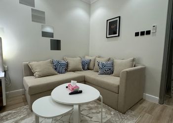 استديو باثاث مريح وبسيط 