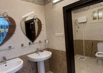 استراحة بمسطح اخضر وجلسه خارجيه