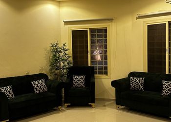 شاليه بمسبح داخلي وفناء خارجي