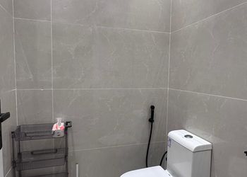 استديو بأثاث مريح وبسيط