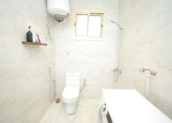 شقة بغرفة معيشة وغرفتين نوم 