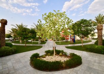 شاليه بجلسة وألعاب أطفال(مشتركة)
