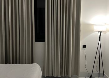 استديو بأثاث مريح وبسيط 
