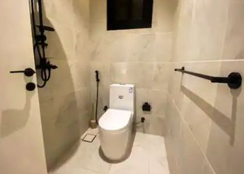 استديو بأثاث مريح وبسيط