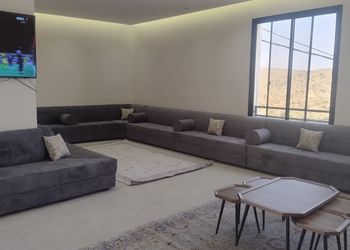 شالية بمجلس مطل على الفناء الخارجي 
