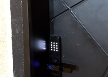 استديو بألوان مريحة وأثاث راقي