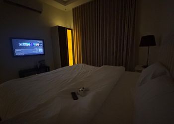 شقة فخمة بغرفتين نوم وصالة 