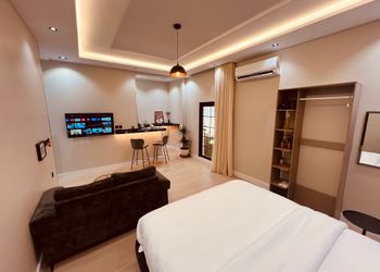 استديو مع جلسة خارجية بدخول ذاتي
