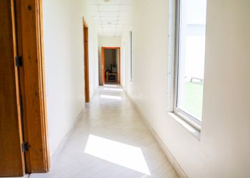 استراحة بمسطح اخضر وجلسه خارجيه