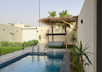 شاليه بمسطح اخضر و مسبح