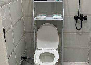 استديو بسرير وجلسة جانبية