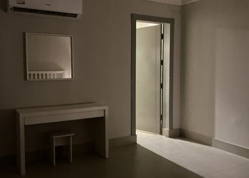 شالية بصالة مطلة على المسبح 