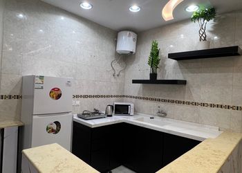 شاليه بمسطح اخضر ومسبح