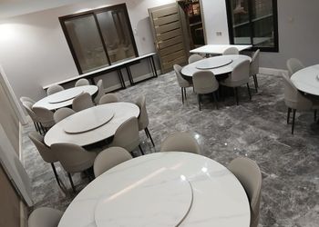استراحة بمسطح اخضر وجلسه خارجيه