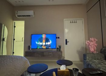 استديو بسرير ماستر وجلسة جانبية