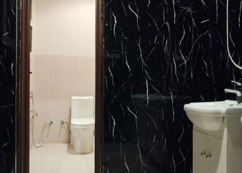 شاليه بمسطح اخضر ومسبح 