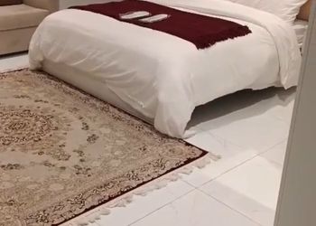 شقة بغرفة جلوس وغرفة نوم 