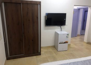 استديو بأثاث مريح وبسيط 