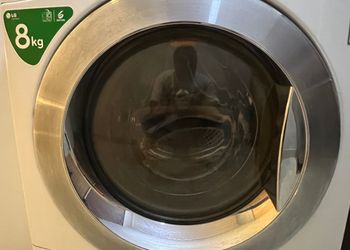 شقة بصالة مريحة وغرفتين نوم 