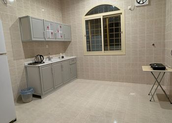 استديو بأثاث مريح وبسيط 