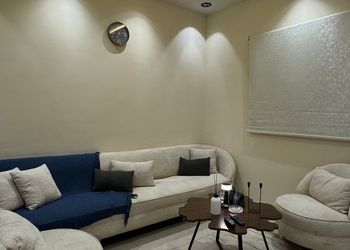 شقة بغرفة نوم وصالة مريحة 