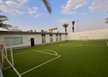 منتجع فندقي بمسطح اخضر