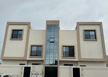 شقة بصالة انيقة ودخول ذاتي