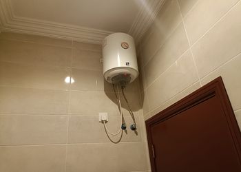 استديو بأثاث بسيط ومريح 