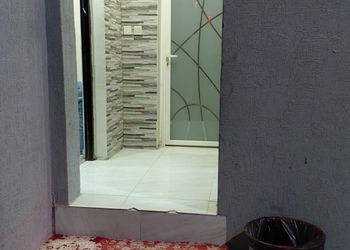 شاليه بمجلس واسع وفناء خارجي 