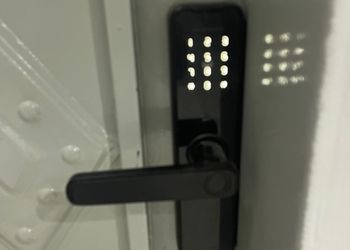 استديو بأثاث مريح وبسيط 