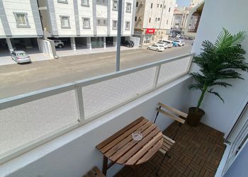 غرفه وصاله  بشرفة مع دخول ذاتي