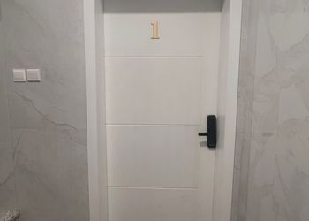 استديو بسرير ماستر وجلسة جانبية 