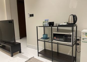 استديو بأثاث مريح وبسيط 