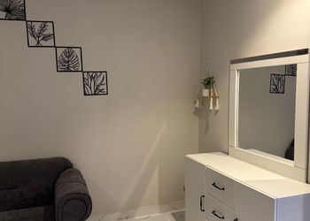 استديو بسرير ماستر وأثاث مريح 
