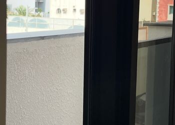 شقة بصالة أنيقة ودخول ذاتي 