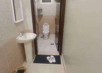 شقة بثلاث غرف نوم وصالة جلوس