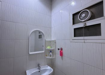 استديو بسرير ماستر وجلسة جانبية