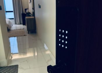 استديو بتصميم هادئ ودخول ذاتي 