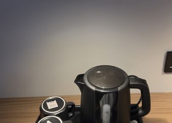 شقة بغرفة معيشة وغرفة نوم 