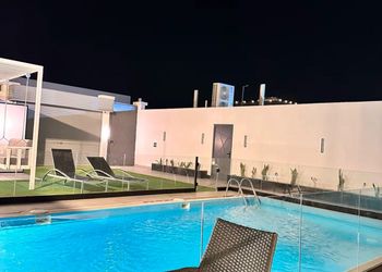 شاليه بمسبح وجلسه خارجيه