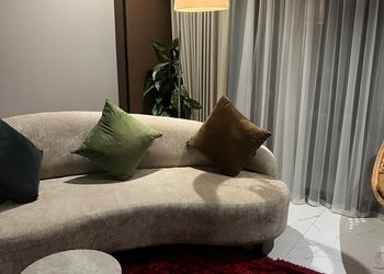 شقة بصالة مريحة وغرفتين نوم 