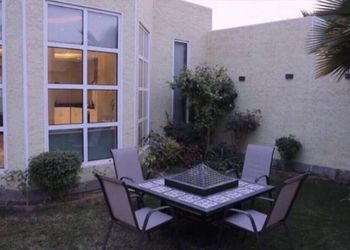 منتجع فندقي بمسطح اخضر