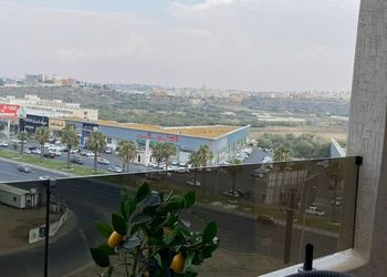 شقة بصالة انيقة وغرفتين نوم