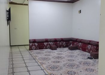دور ارضي بمجالس وغرف نوم