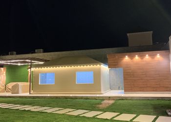 استراحة بمسطح اخضر وجلسة خارجية