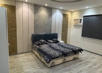 استراحة بمسبح خارجي وجلسة خارجية