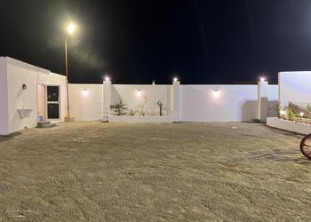 استراحة بمجلس وفناء خارجي 