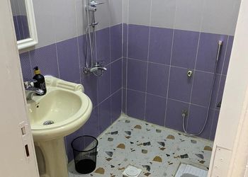 استديو بأثاث مريح وبسيط 