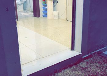 استراحة بصالة جلوس وفناء خارجي