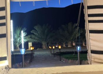 مخيم بأطلالة على الجبل 